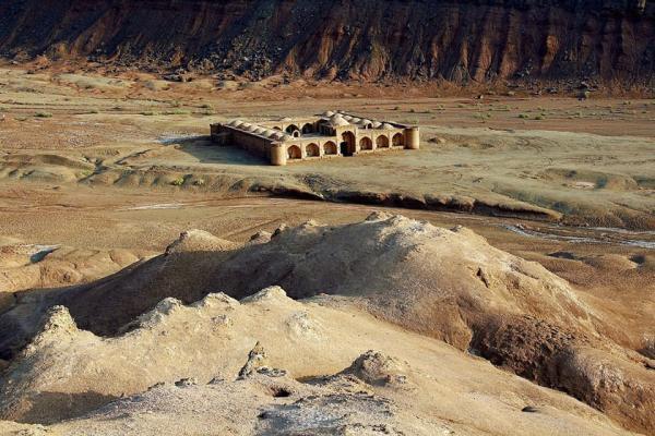 آسیب رسانی زلزله کرمان به قنوات و کاروانسرای راور