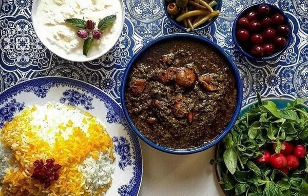 ترکیب سبزی ها در خورش قورمه سبزی