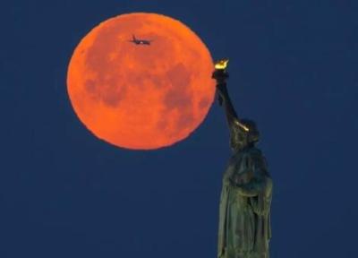 ماه توت فرنگی از نگاه عکاسان در سراسر جهان